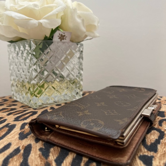 Louis Vuitton Kiss Wallet - Picture 4 of 6